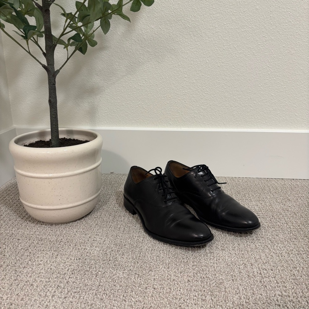 B Store Black Leather Oxfords